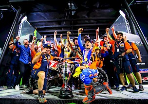 DUNGEY GEWINNT FÜR KTM DIE DRITTE 450 SUPERCROSS-WELTMEISTERSCHAFT IN SERIE