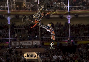 Sherwood gewinnt Red Bull X-Fighters in Madrid