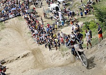 Enduro-Artist Dieter Rudolf feiert Klassen-Sieg bei der "Red Bull Romaniacs"