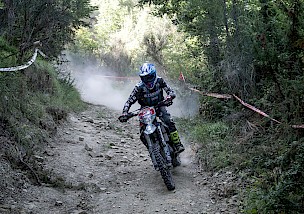 JOE WOOTTON EROBERT BEI DEr ASSOLUTI ENDURO EINEN DRITTEN PLATZ IN DER AUSLÄNDISCHEN KLASSE.