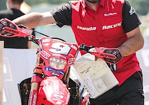 BORILLI RACING UND ALEX SALVINI GEWINNEN ZUM ERSTEN MAL GEMEINSAM EINEN RENNTAG BEI DER ITALIENISCHEN ENDURO-MEISTERSCHAFT.