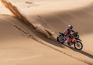 TOBY PRICE FÜHRT DIE RALLYE DAKAR ZUR HÄLFTE DER ETAPPE AN