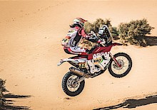 Laia Sanz beendet die erste hälfte der Rallye Dakar.