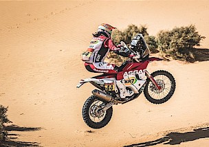 Laia Sanz beendet die erste hälfte der Rallye Dakar.