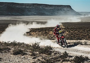 DANIEL SANDERS ABSOLVIERT ERFOLGREICH DEN ERSTEN TAG DER RALLYE KASACHSTAN