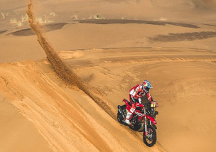 SUNDERLAND verteidigt Führung in DAKAR RALLY