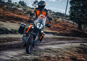 KTM PRÄSENTIERT DIE KTM 890 ADVENTURE DES MODELLJAHRES 2023