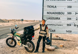 Allein und ohne jegliche Assistenz: Sinje Gottwald von CAKE gelingt die erste Solo-Durchquerung des afrikanischen Kontinents auf einem Elektromotorrad
