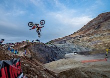 Spektakuläre Steilhang-Action zum Auftakt des Red Bull Erzbergrodeo 2023: Paul Seyr (AUT, KTM) gewinnt beim MITAS Rocket Ride den ersten Felspokal!