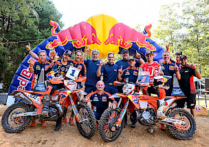 KTM: PLATZ EINS UND ZWEI FÜR MANUEL LETTENBICHLER UND TRYSTAN HART BEIM RED BULL TKO