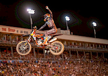 TROY LEE DESIGNS/RED BULL/GASGAS FACTORY RACING: PIERCE BROWN GEWINNT DAS SMX-FINALE IN LAS VEGAS