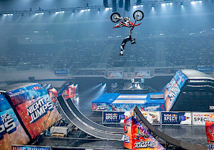 NIGHT of the JUMPs Berlin 2024 Die spektakulärste Freestyle MX Sportserie der Welt stürmt mit zwei Weltmeistern die Uber Arena