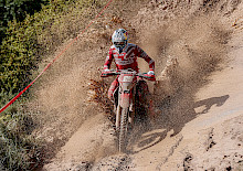 ANDREA VERONA HOLT SEINEN ERSTEN ENDUROGP-SIEG BEIM GP VON SPANIEN