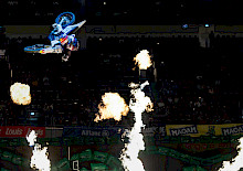 Völlig abgehoben: Die Freestyle-Elite beim ADAC Supercross Dortmund