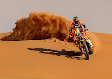 DANIEL SANDERS FÜHRT DIE RALLYE DAKAR ZUR HALBZEIT WEITERHIN AN