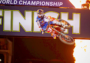 ELI TOMAC UND RED BULL KTM SIEGEN IN SAN DIEGO IN DER 450SX-KLASSE