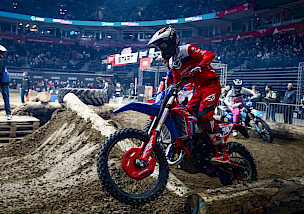 SCHNEE, SAND UND GROSSE ARENEN: EIN UNVERGESSLICHES WOCHENENDE FÜR DIE BETA-PILOTEN