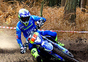 STEVE HOLCOMBE DOMINIERT BEI SEINEM SHERCO UK-DEBÜT UND SIEGT BEIM SANTON ENDURO 2026