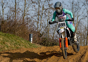 Elena Kapsamer stürmt bei ihrem Teamdebüt für Becker Racing direkt auf das Podium des 51. Winter Motocross Frankenbach