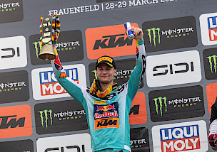 SIMON LÄNGENFELDER RAST DURCH DEN SCHWEIZER SCHLAMM UND HOLT SICH DEN SIEG IM MX2 GRAND PRIX