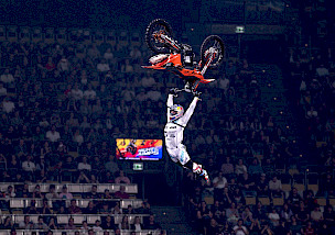Premiere der NIGHT of the JUMPs in Leipzig: Der Kampf um die World Tour geht weiter