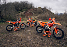 MAXIMALE DOMINANZ - DIE KTM ENDURO-MODELLREIHE 2027 BLEIBT IHREM SIEGERKONZEPT TREU