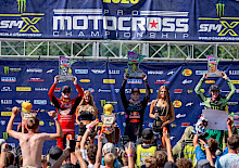 Hunter Lawrence gewinnt beide Läufe des Spring Creek National und erobert die Tabellenführung in der Pro-Motocross-Meisterschaft zurück. Julien Beaumer siegt  in der 250SMX-Klasse.