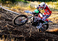 LOKALMATADOR THIBAULT GIRAUDON SIEGT IN DER JUNIORENKLASSE BEIM GROSSEN PREIS VON FRANKREICH