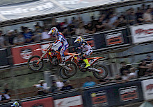 Zielstrebiger Kampf im MX2-Titelrennen: Simon Längenfelder nach Dämpfer in Loket mit Blick auf Lommel
